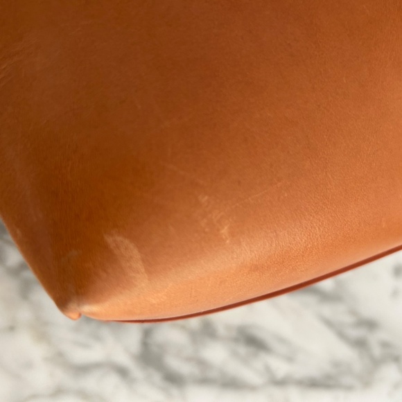 Mansur Gavriel Mini mini Leather bucket bag in Camello (rosa interior) - Picture 4 of 5